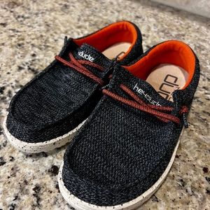 Hey Dude Youth size 2